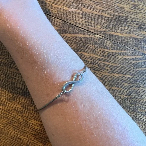 Upcycled infinity charm bracelet - Picture 4 of 4